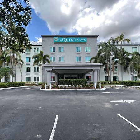 La Quinta Inn & Suites By Wyndham Sawgrass Sunrise Ngoại thất bức ảnh