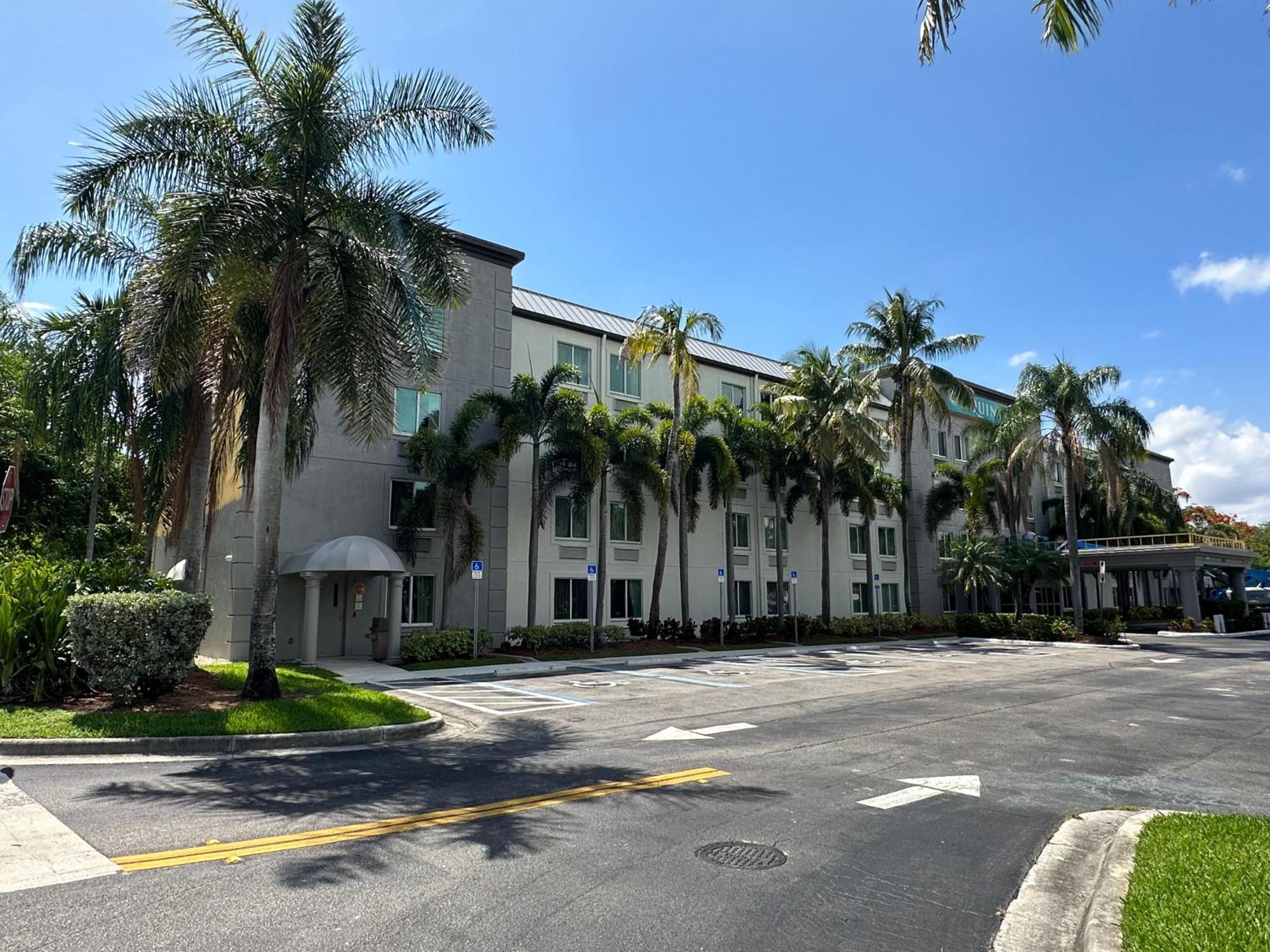 La Quinta Inn & Suites By Wyndham Sawgrass Sunrise Ngoại thất bức ảnh